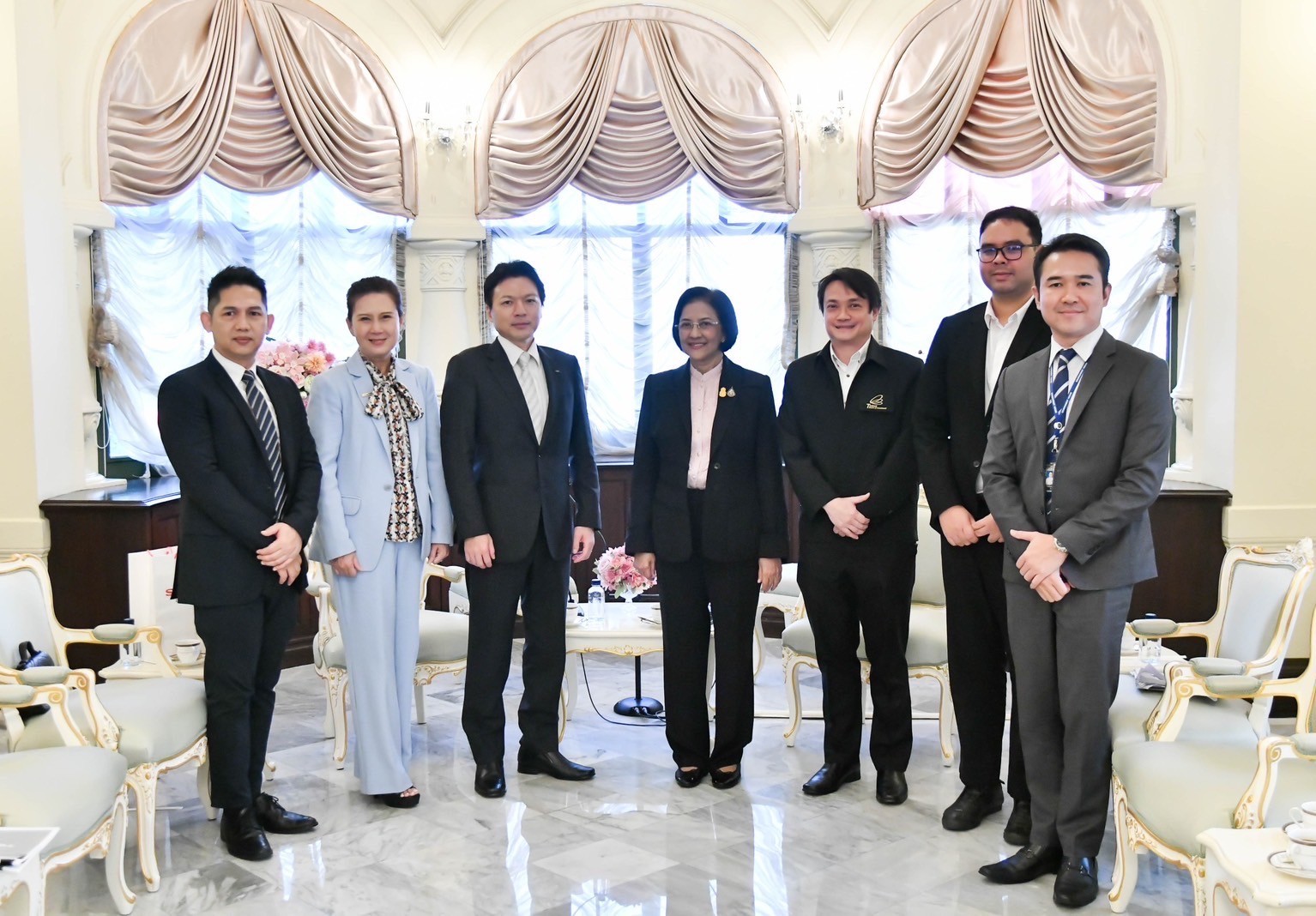 Sharp Thai met Dr.Nalinee